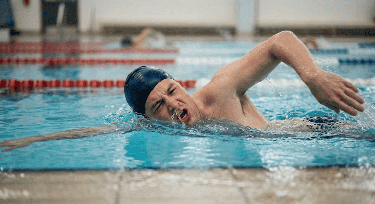 swimmer struggling with freestyle breathing