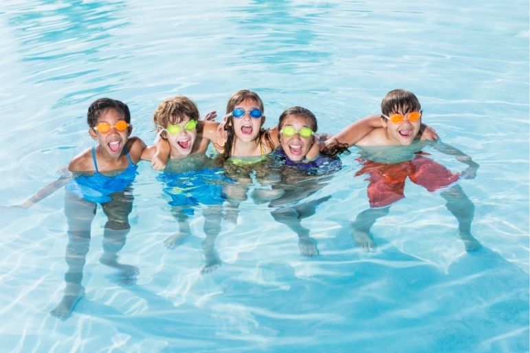 Our expert swimming coaches in Toronto building confidence to kids in Water